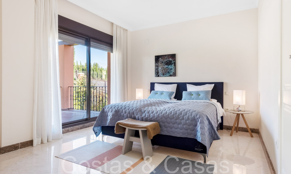 Amplias villas españolas en venta en un entorno idílico de golf en La Duquesa, Costa del Sol 64643