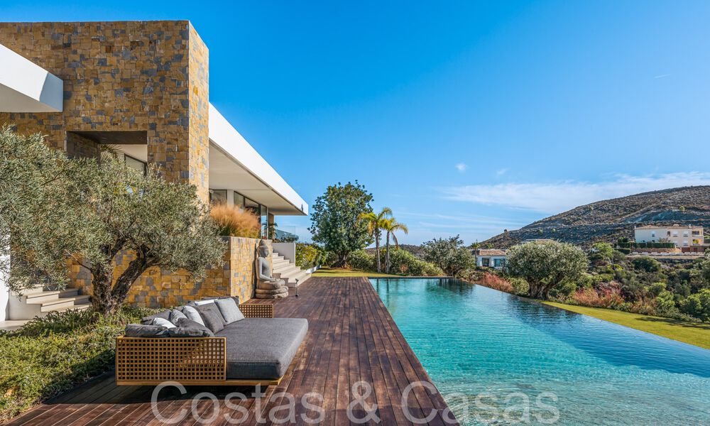 Lista para entrar a vivir, moderna villa de lujo en venta, en primera línea de golf en el prestigioso Marbella Club Golf Resort en Benahavis 65373