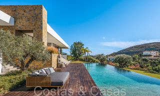 Lista para entrar a vivir, moderna villa de lujo en venta, en primera línea de golf en el prestigioso Marbella Club Golf Resort en Benahavis 65373 