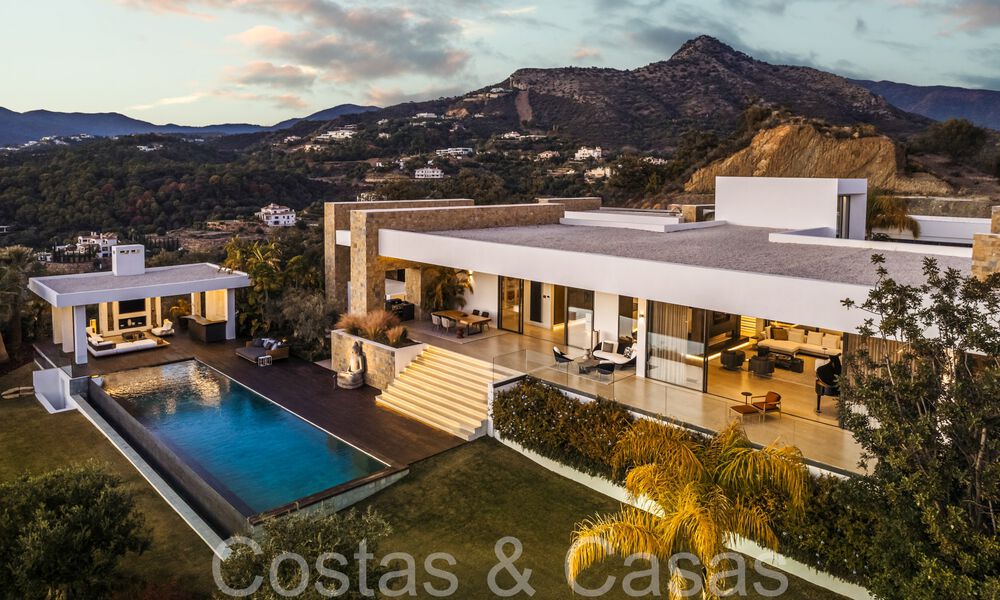 Lista para entrar a vivir, moderna villa de lujo en venta, en primera línea de golf en el prestigioso Marbella Club Golf Resort en Benahavis 65376