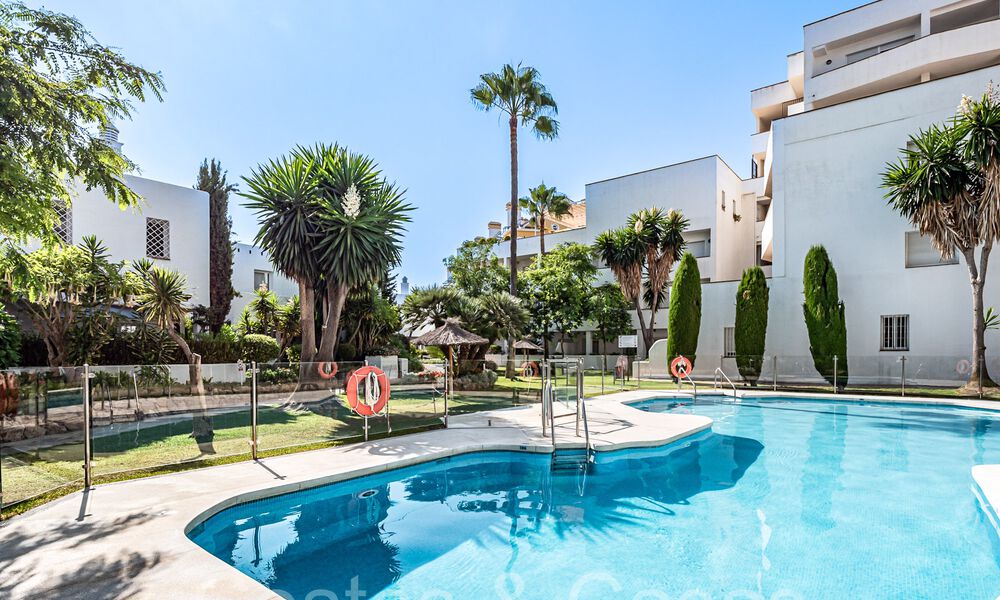 Elegante apartamento renovado en venta en una comunidad cerrada en Nueva Andalucía, Marbella 65409