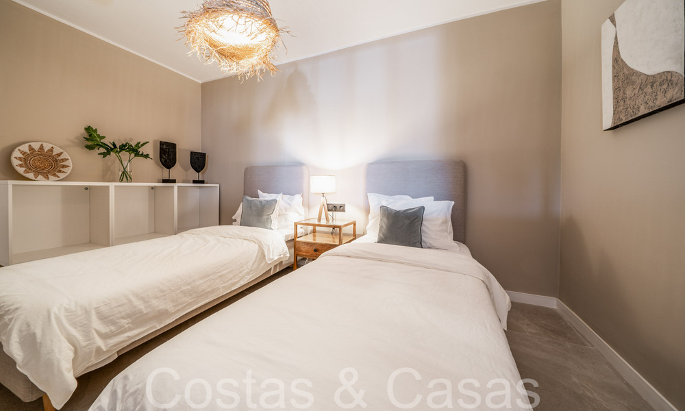 Elegante apartamento renovado en venta en una comunidad cerrada en Nueva Andalucía, Marbella 65410