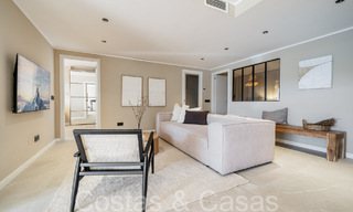 Elegante apartamento renovado en venta en una comunidad cerrada en Nueva Andalucía, Marbella 65411 