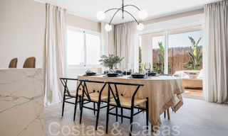 Elegante apartamento renovado en venta en una comunidad cerrada en Nueva Andalucía, Marbella 65412 