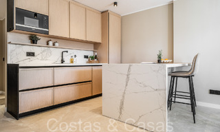 Elegante apartamento renovado en venta en una comunidad cerrada en Nueva Andalucía, Marbella 65413 