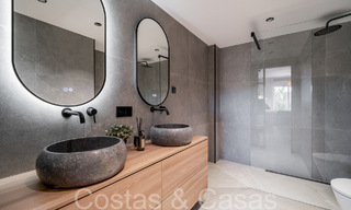 Elegante apartamento renovado en venta en una comunidad cerrada en Nueva Andalucía, Marbella 65418 