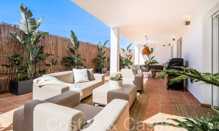 Elegante apartamento renovado en venta en una comunidad cerrada en Nueva Andalucía, Marbella 65420 