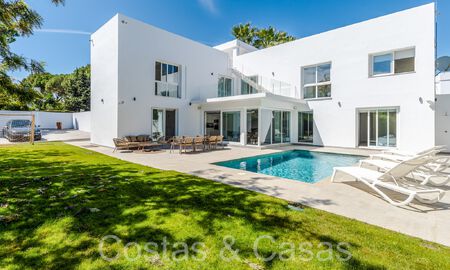 Lista para entrar a vivir, moderna villa de lujo en venta rodeada de campos de golf en Nueva Andalucía, Marbella 65512