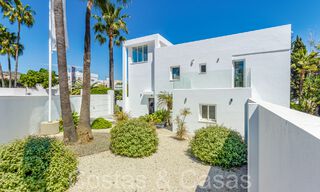 Lista para entrar a vivir, moderna villa de lujo en venta rodeada de campos de golf en Nueva Andalucía, Marbella 65513 