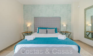 Lista para entrar a vivir, moderna villa de lujo en venta rodeada de campos de golf en Nueva Andalucía, Marbella 65515 