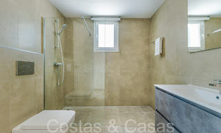 Lista para entrar a vivir, moderna villa de lujo en venta rodeada de campos de golf en Nueva Andalucía, Marbella 65517 