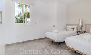 Lista para entrar a vivir, moderna villa de lujo en venta rodeada de campos de golf en Nueva Andalucía, Marbella 65518 