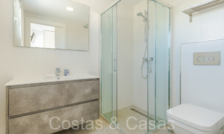 Lista para entrar a vivir, moderna villa de lujo en venta rodeada de campos de golf en Nueva Andalucía, Marbella 65521 