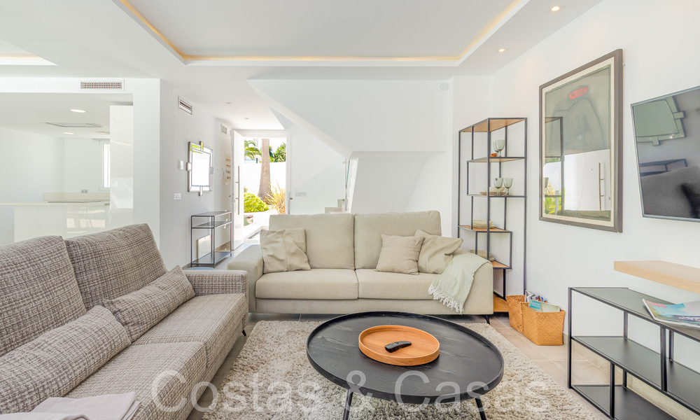 Lista para entrar a vivir, moderna villa de lujo en venta rodeada de campos de golf en Nueva Andalucía, Marbella 65533