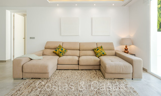 Lista para entrar a vivir, moderna villa de lujo en venta rodeada de campos de golf en Nueva Andalucía, Marbella 65534 