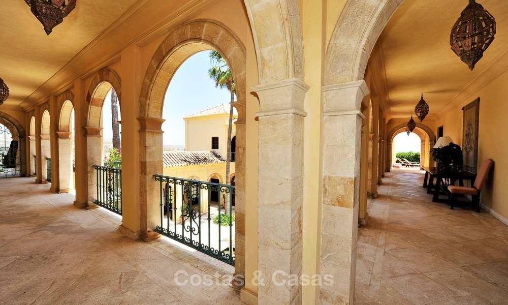 Villa – Propiedad en el interior en venta, entre Marbella y Estepona 871