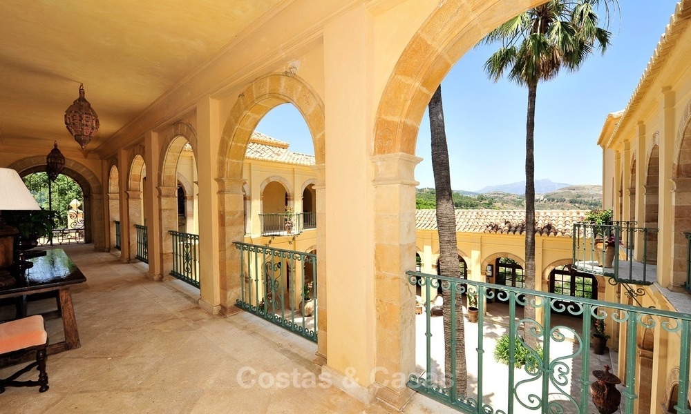 Villa – Propiedad en el interior en venta, entre Marbella y Estepona 873