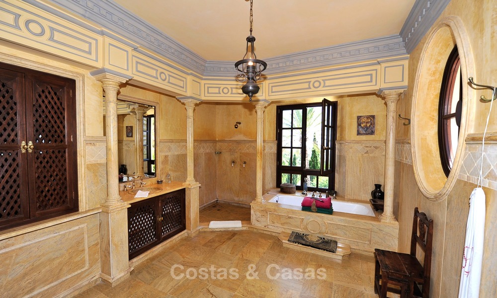 Villa – Propiedad en el interior en venta, entre Marbella y Estepona 875