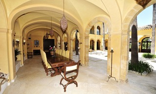 Villa – Propiedad en el interior en venta, entre Marbella y Estepona 881 