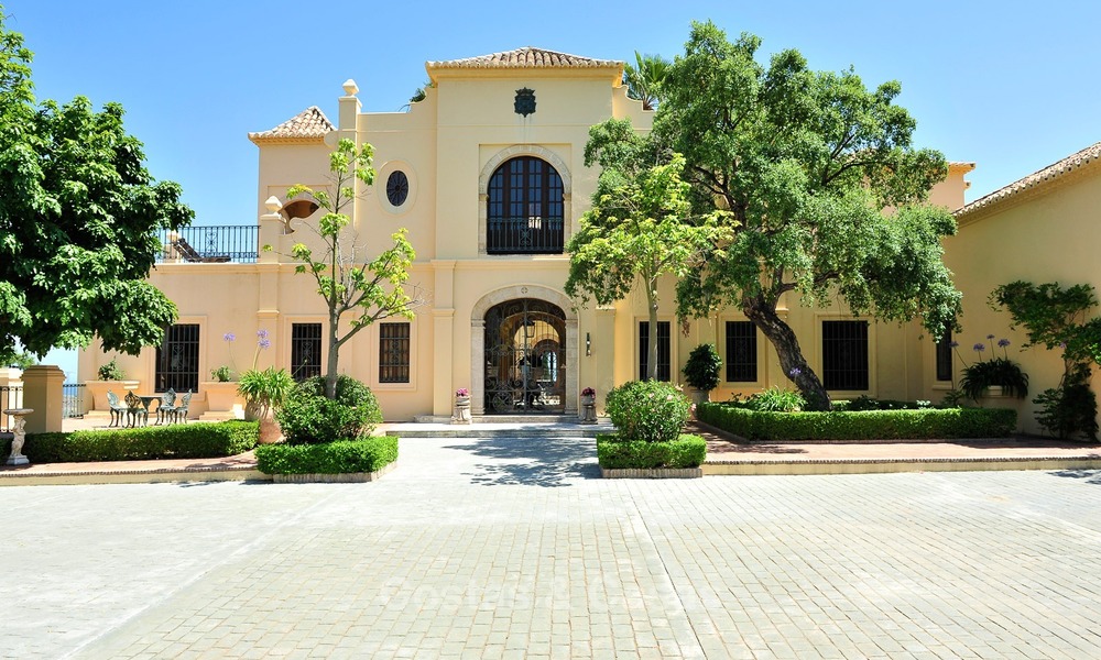 Villa – Propiedad en el interior en venta, entre Marbella y Estepona 890