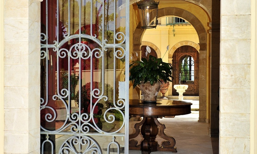 Villa – Propiedad en el interior en venta, entre Marbella y Estepona 891
