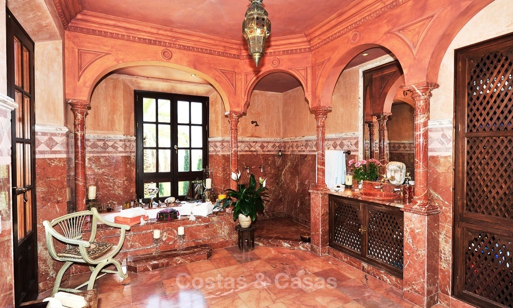 Villa – Propiedad en el interior en venta, entre Marbella y Estepona 892