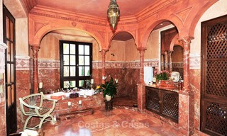 Villa – Propiedad en el interior en venta, entre Marbella y Estepona 892 