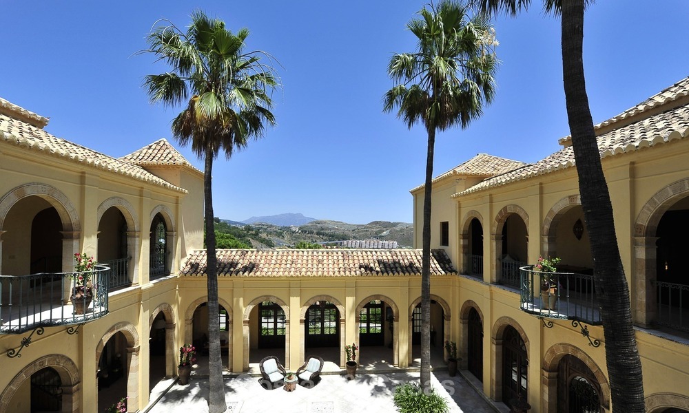 Villa – Propiedad en el interior en venta, entre Marbella y Estepona 894