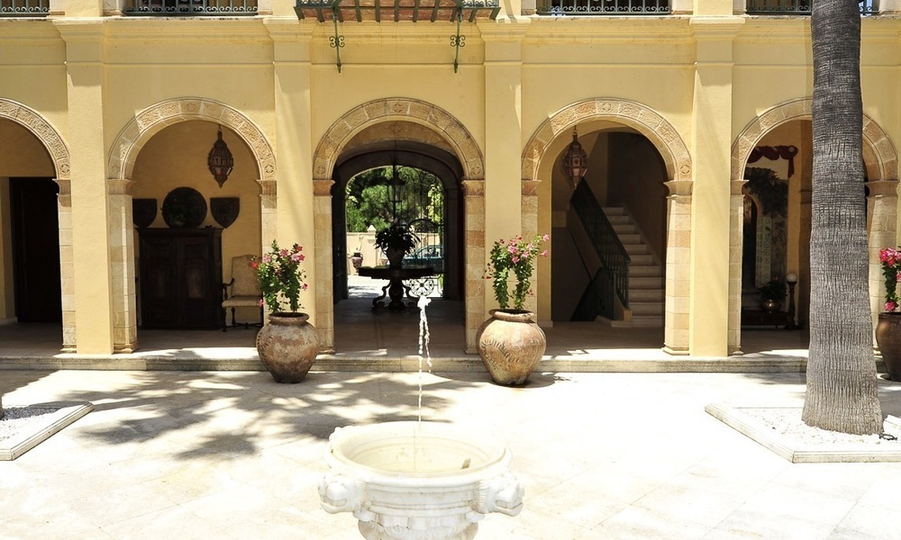 Villa – Propiedad en el interior en venta, entre Marbella y Estepona 895