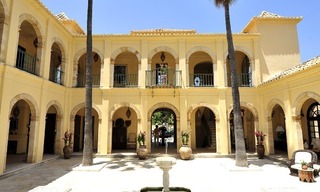 Villa – Propiedad en el interior en venta, entre Marbella y Estepona 897 
