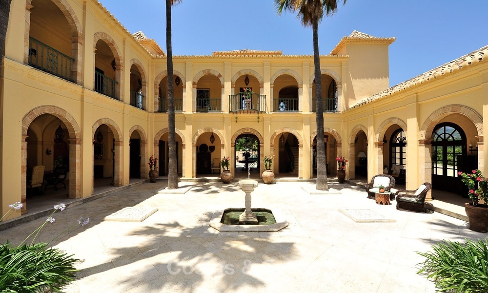 Villa – Propiedad en el interior en venta, entre Marbella y Estepona 898