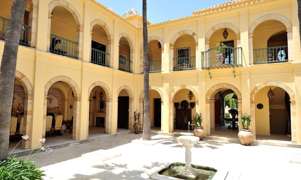 Villa – Propiedad en el interior en venta, entre Marbella y Estepona 902