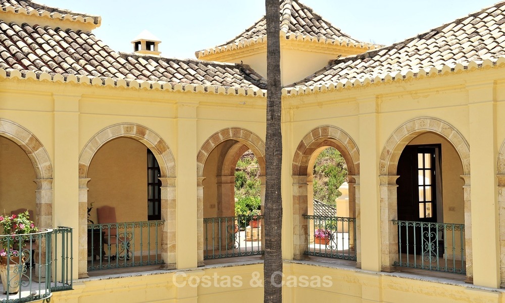 Villa – Propiedad en el interior en venta, entre Marbella y Estepona 903