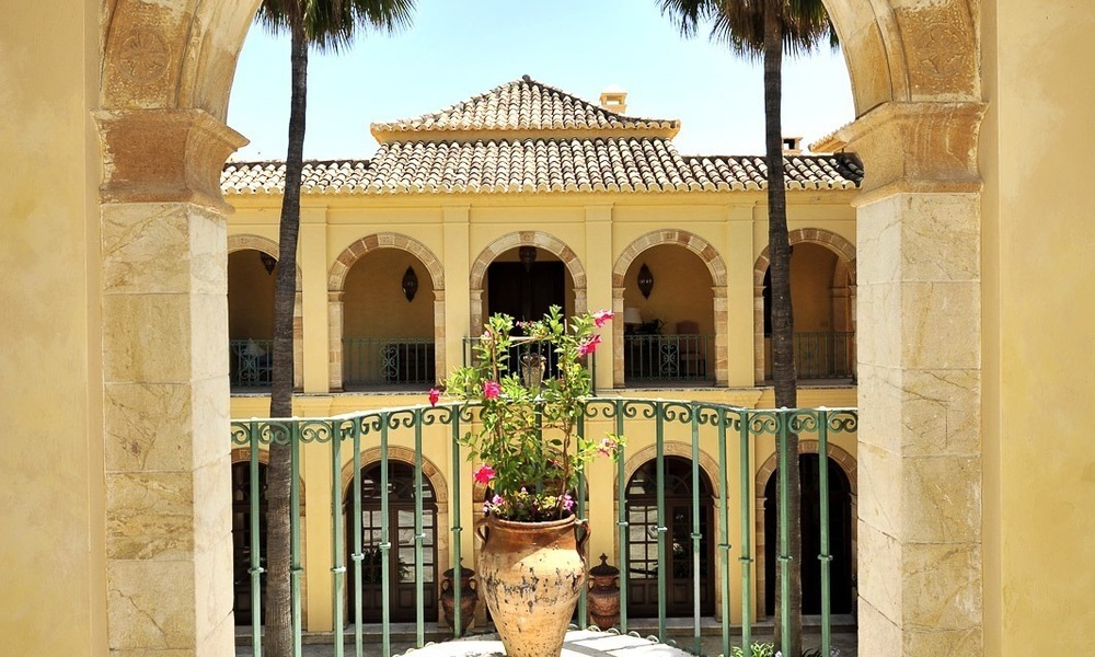 Villa – Propiedad en el interior en venta, entre Marbella y Estepona 907