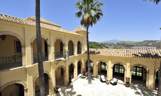 Villa – Propiedad en el interior en venta, entre Marbella y Estepona 908 
