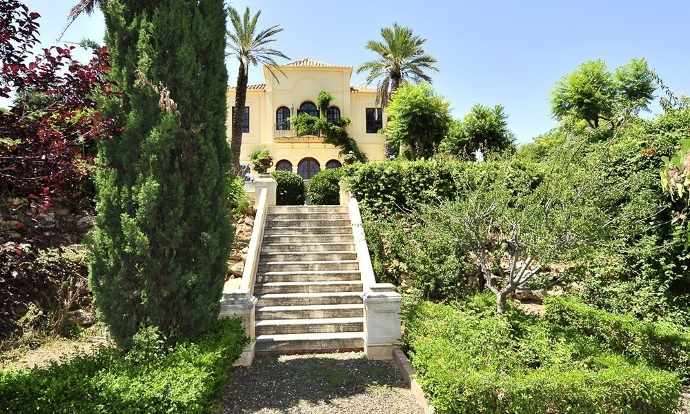 Villa – Propiedad en el interior en venta, entre Marbella y Estepona 910