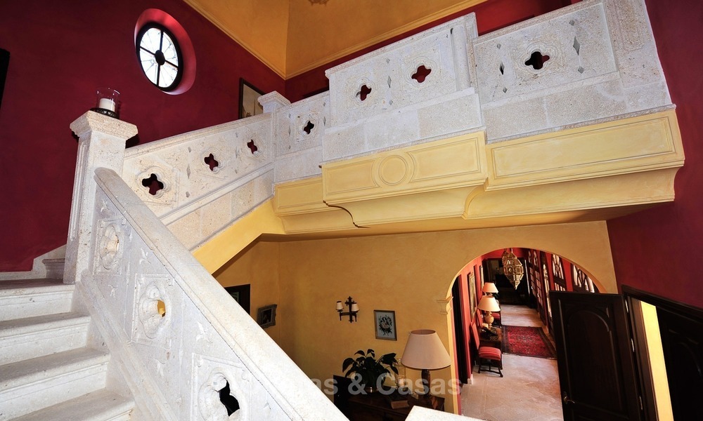 Villa – Propiedad en el interior en venta, entre Marbella y Estepona 912