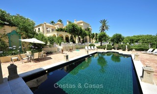 Villa – Propiedad en el interior en venta, entre Marbella y Estepona 913 