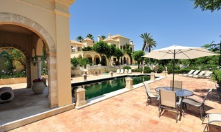Villa – Propiedad en el interior en venta, entre Marbella y Estepona 915 