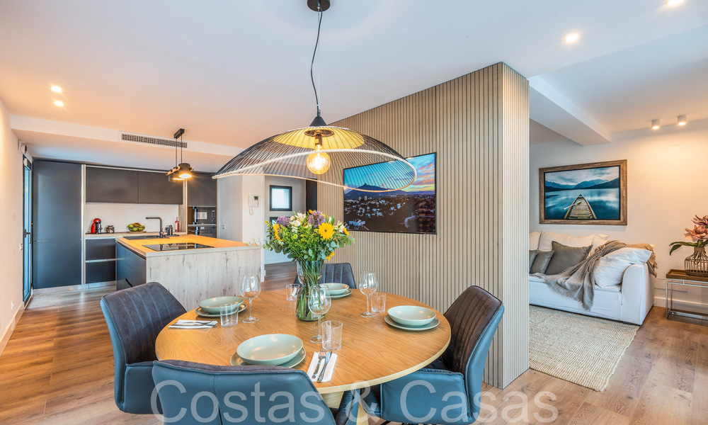 Lista para entrar a vivir, villa moderna de calidad en venta cerca de los campos de golf en Nueva Andalucía, Marbella 65233