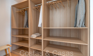 Lista para entrar a vivir, villa moderna de calidad en venta cerca de los campos de golf en Nueva Andalucía, Marbella 65234 