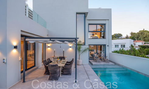 Lista para entrar a vivir, villa moderna de calidad en venta cerca de los campos de golf en Nueva Andalucía, Marbella 65235