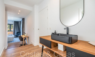 Lista para entrar a vivir, villa moderna de calidad en venta cerca de los campos de golf en Nueva Andalucía, Marbella 65236 