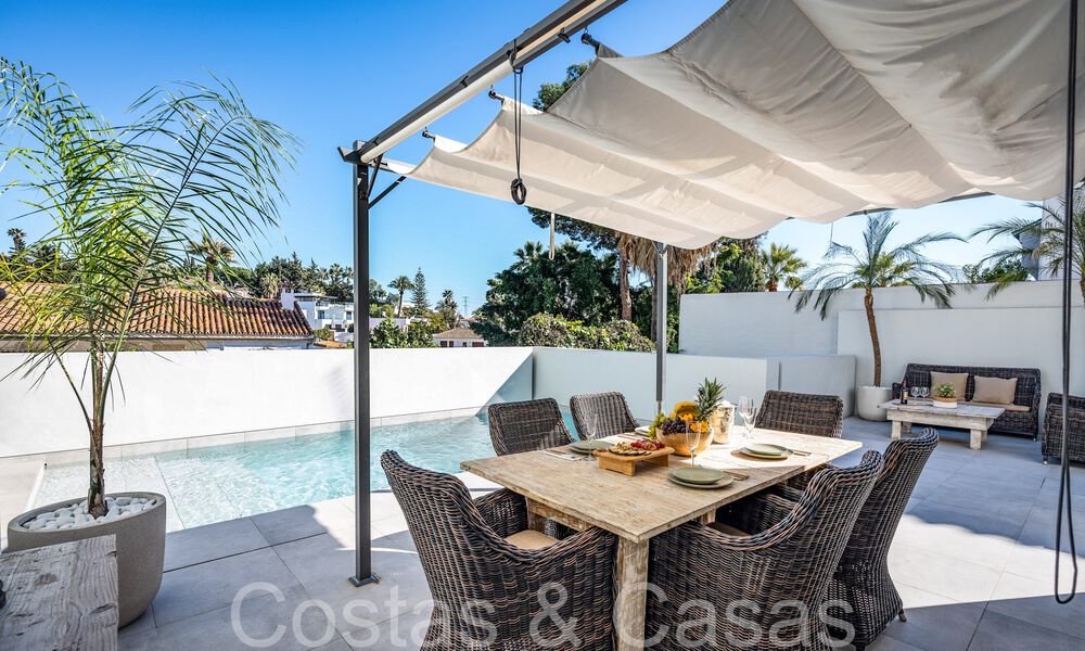 Lista para entrar a vivir, villa moderna de calidad en venta cerca de los campos de golf en Nueva Andalucía, Marbella 65241