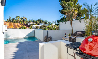 Lista para entrar a vivir, villa moderna de calidad en venta cerca de los campos de golf en Nueva Andalucía, Marbella 65243 