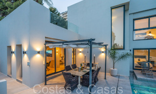 Lista para entrar a vivir, villa moderna de calidad en venta cerca de los campos de golf en Nueva Andalucía, Marbella 65247 