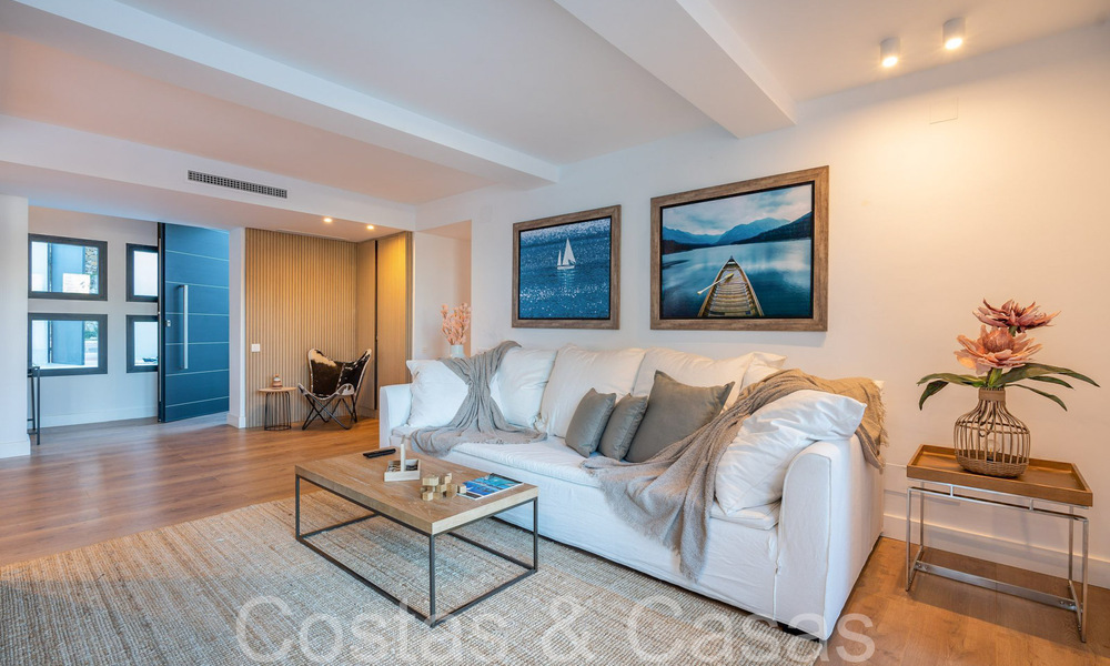 Lista para entrar a vivir, villa moderna de calidad en venta cerca de los campos de golf en Nueva Andalucía, Marbella 65248