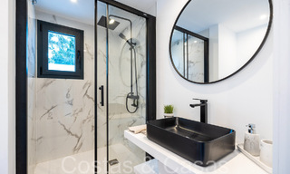 Lista para entrar a vivir, villa moderna de calidad en venta cerca de los campos de golf en Nueva Andalucía, Marbella 65250 