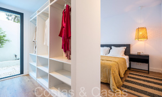 Lista para entrar a vivir, villa moderna de calidad en venta cerca de los campos de golf en Nueva Andalucía, Marbella 65255 