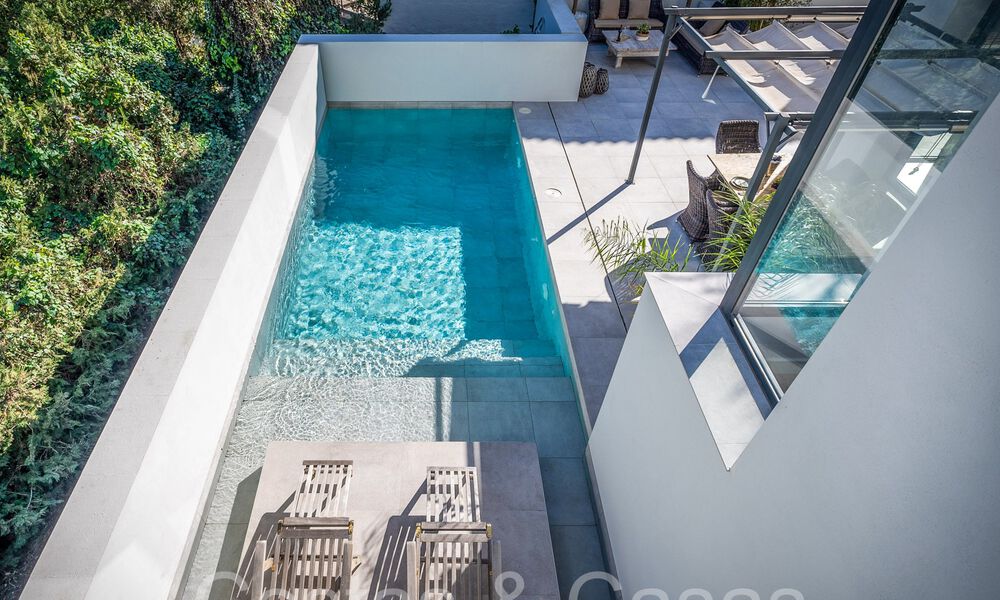 Lista para entrar a vivir, villa moderna de calidad en venta cerca de los campos de golf en Nueva Andalucía, Marbella 65256